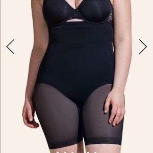 HoneyLove The Super Power Short